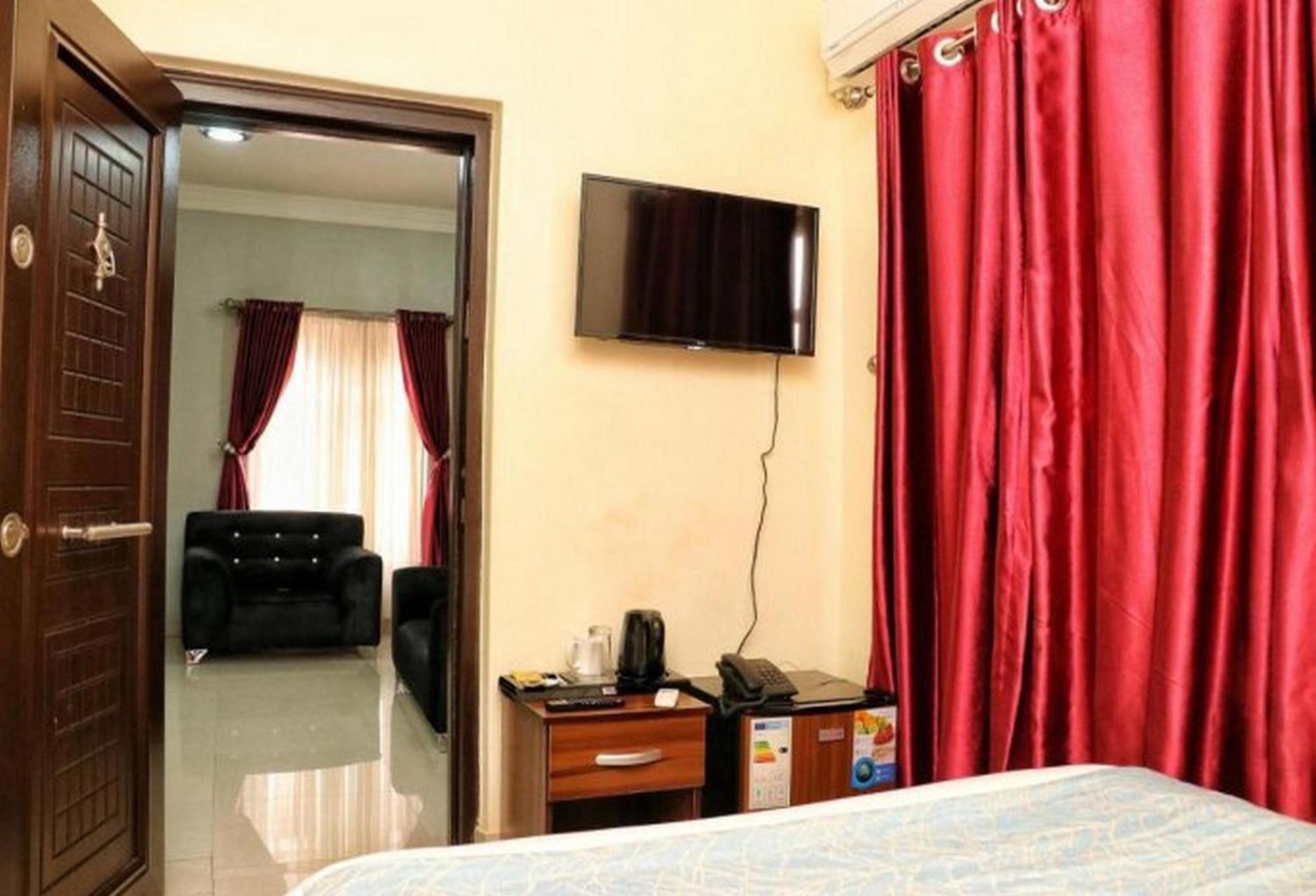 Room In Lodge - Bayse One Premium Hotel Ibadan Exteriör bild