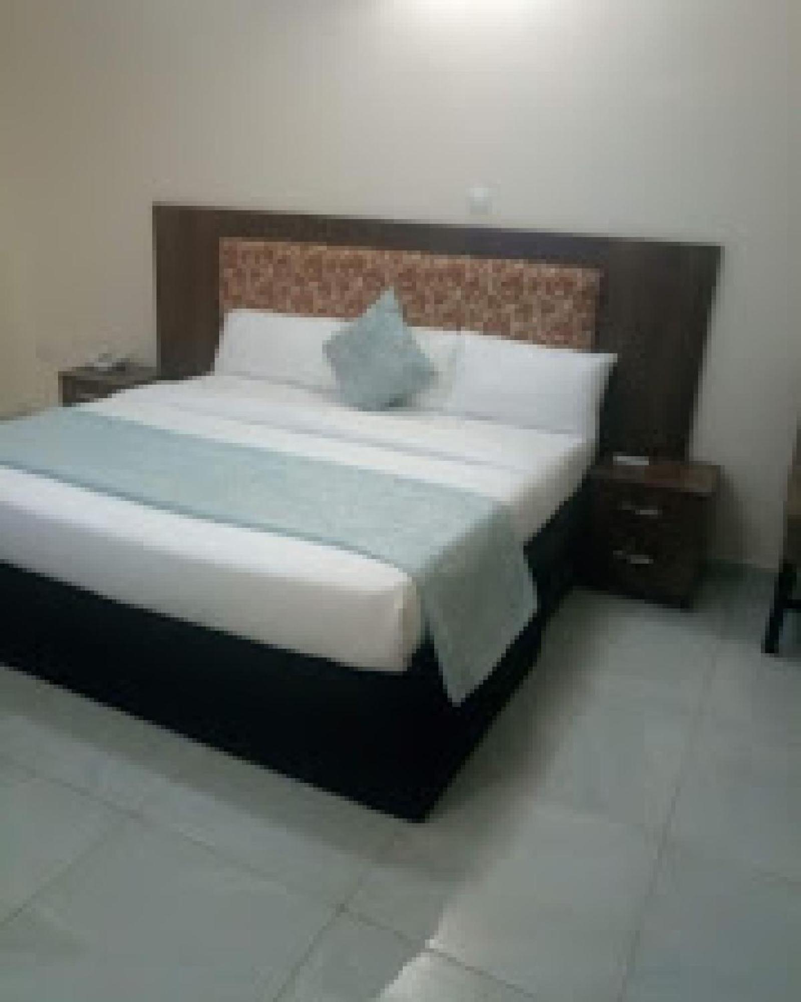 Room In Lodge - Bayse One Premium Hotel Ibadan Exteriör bild