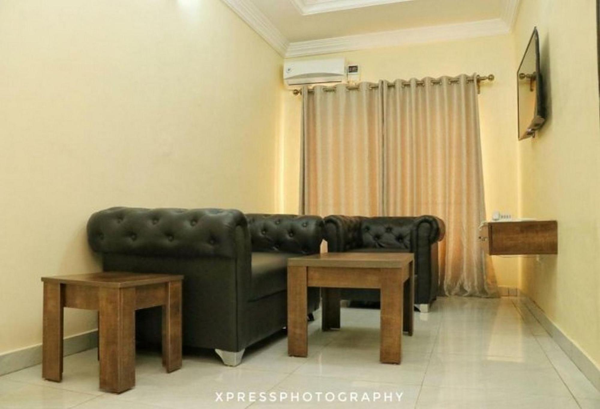 Room In Lodge - Bayse One Premium Hotel Ibadan Exteriör bild